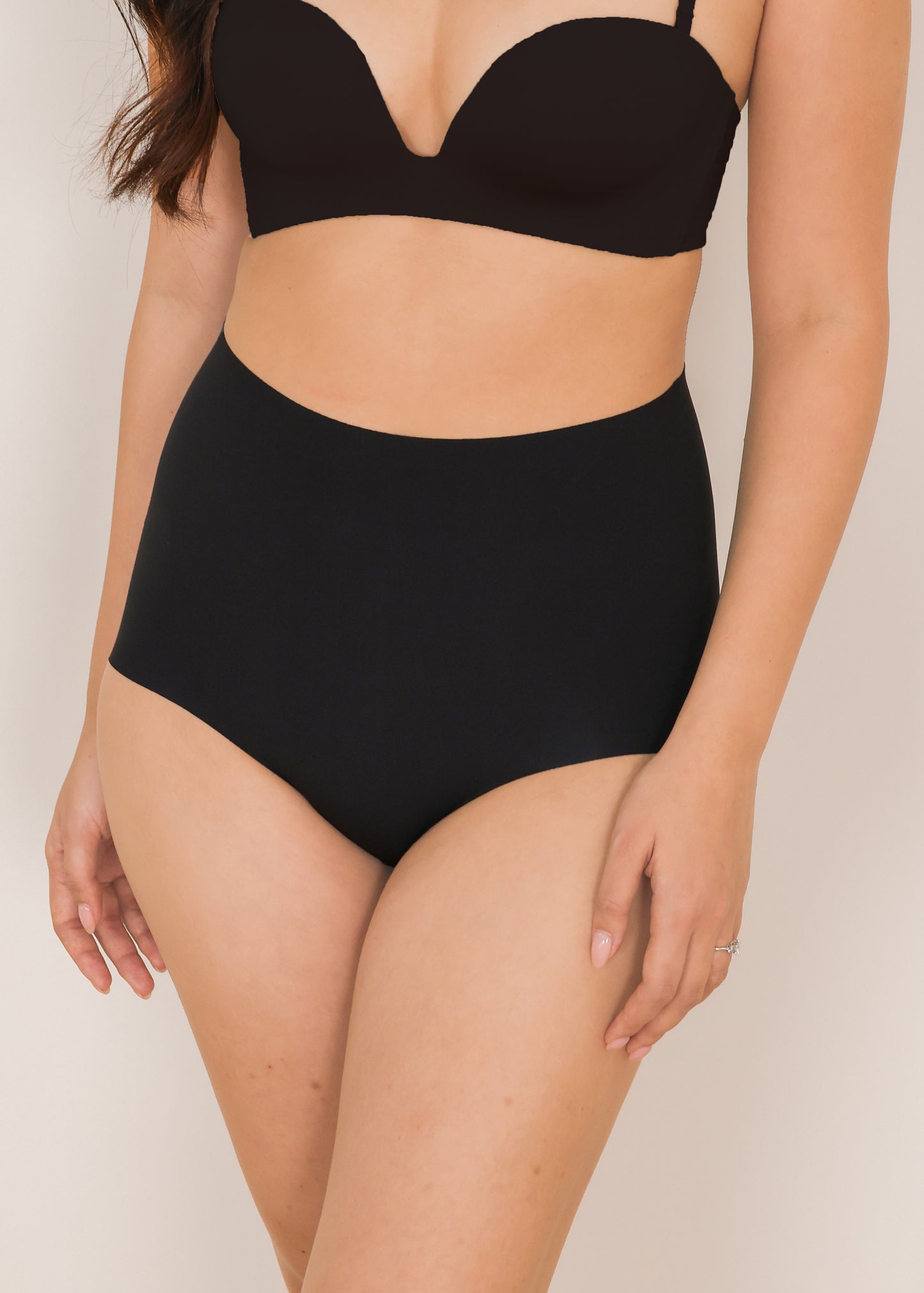 AIRE Seamless Panties (High-rise Hiphugger) - 2 colours
