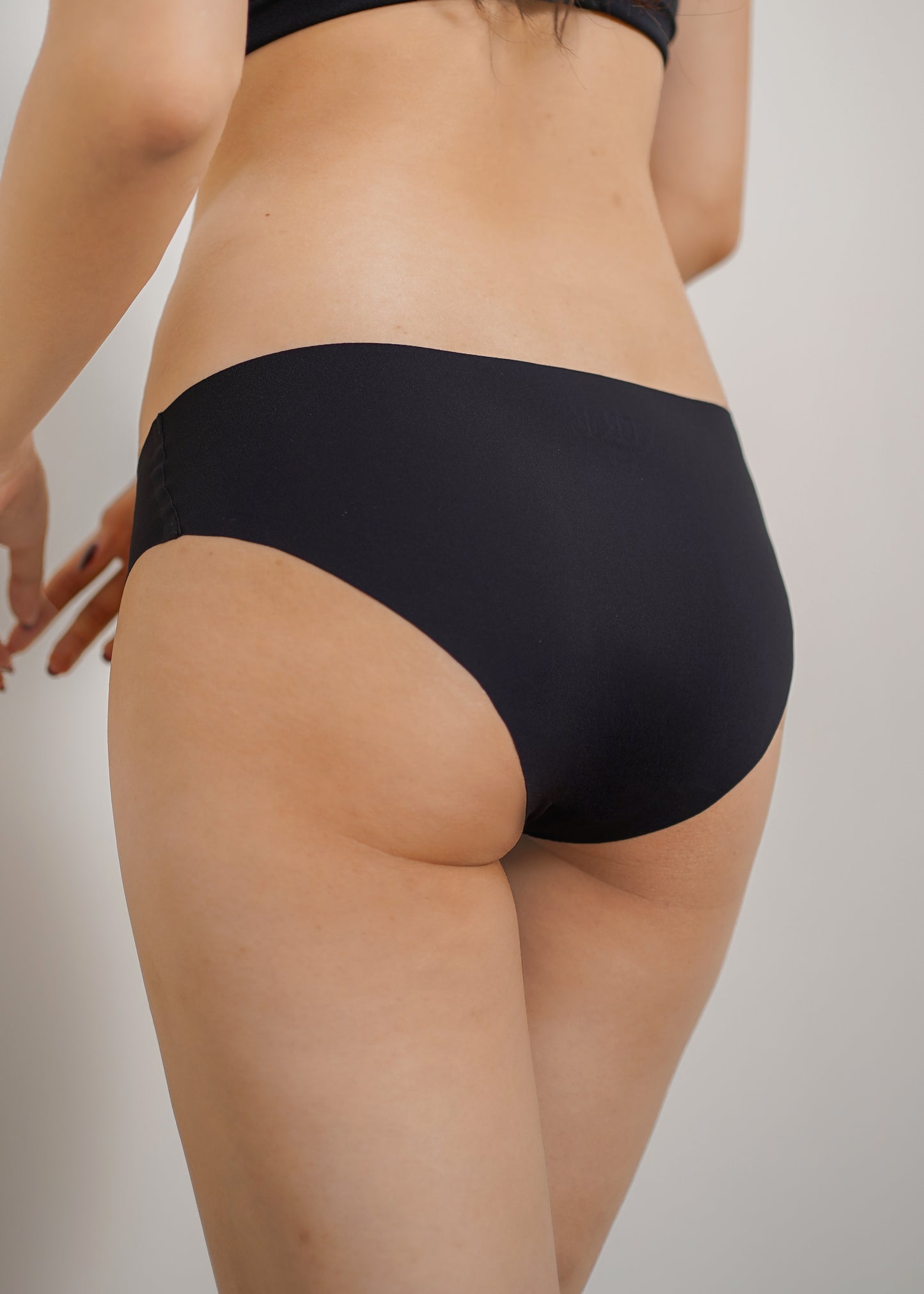 AIRE Seamless Panties (Low Rise)